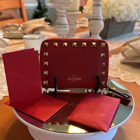 VALENTINO GARAVANI studded wallet! PRISTINE CONDITION! - Picture 1 of 7